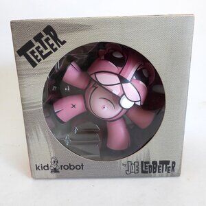 NEW 2006 6.5” LE 2800 KIDROBOT PINK TEETER DESIGNER ART URBAN VINYL FIGURE